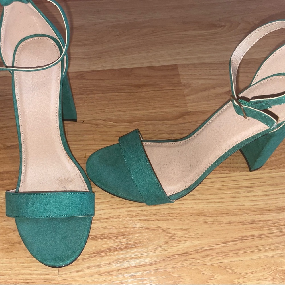 BRAND NEW: Green Open Toe Chunky Heel